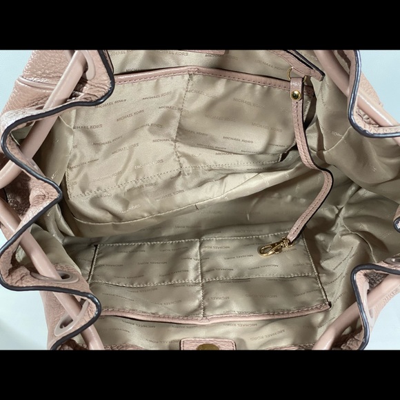 MK Handbag - Picture 2 of 13